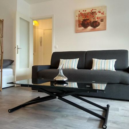 Budget Apart With Balcony And Great View Saint-Denis  Extérieur photo