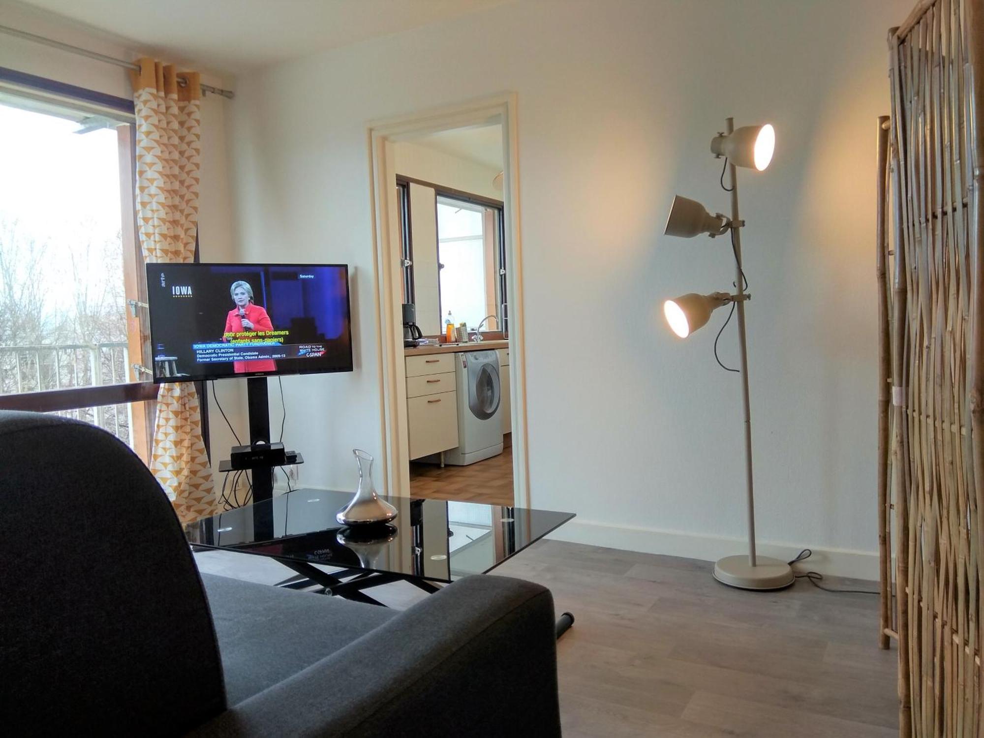 Budget Apart With Balcony And Great View Saint-Denis  Extérieur photo